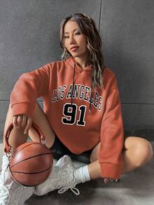 SHEIN Unity Đồ họa Chữ cái Thả vai Dây rút Hoodie - màu nâu - Xem 5