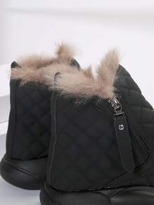 Women's Black Anti-slip Snow Boots With Thickened Plush Lining, 2023 Winter Collection, Lightweight Platform Casual Short Boots For Outdoor Activities - Black - View 3