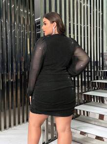 SHEIN Privé 大码女式V领网纱灯笼袖褶皱亮面时尚连衣裙 - 黑色 - 查看 2