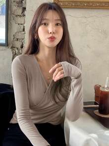 DAZY Chất rắn Surplice cổ Áo thun - Lạc đà - Xem 7