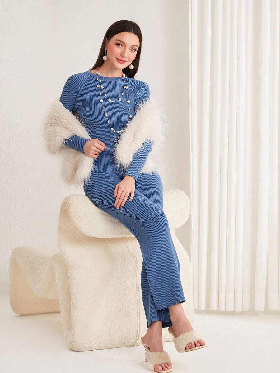 Modelyn طقم من قطعتين: قميص مزين باللؤلؤ وبنطلون محبوك قطعة واحدة