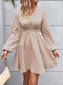 SHEIN Frenchy 女款全印花 V 領燈籠袖連身裙