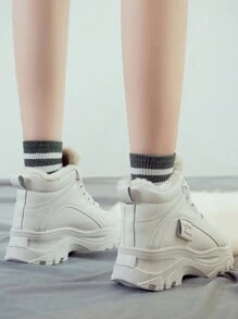 女性秋冬坡跟跟運動鞋帶襯墊和帶設計