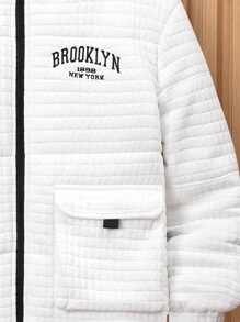 SHEIN Casaco acolchoado com capuz e bolso com aba bordado com letras e zíper para menino pré-adolescente