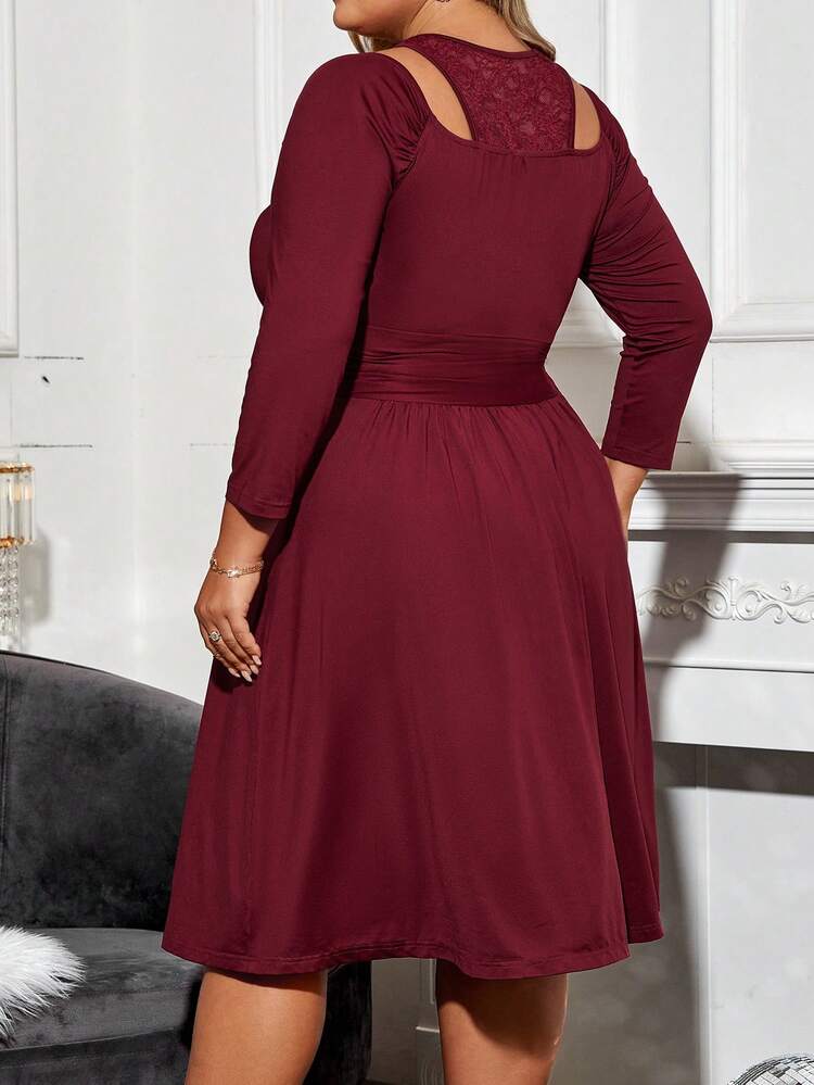 Women'S Plus Size Lace Splice Cold Shoulder Neckline Cinching Waist Dress