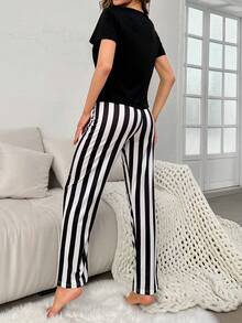con estampado de letra Camiseta & de rayas Pantalones Conjunto de pijama - Blanco y Negro - Ver 2