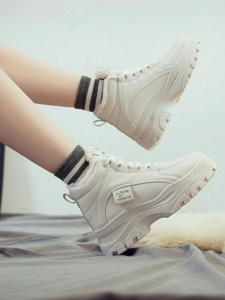 女性秋冬坡跟跟運動鞋帶襯墊和帶設計