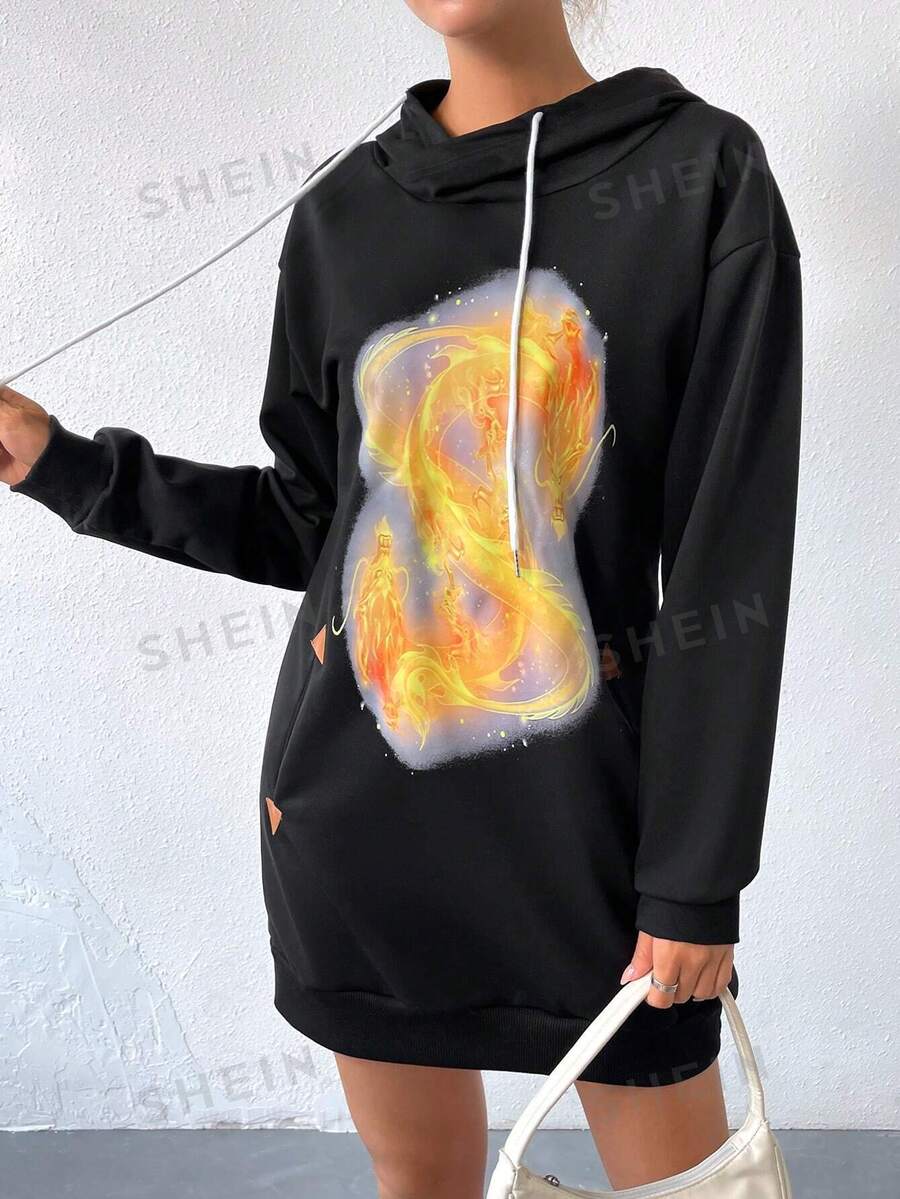 SHEIN Unity Vestido sudadera con capucha con estampado de dragón de hombros caídos con cordón - Negro - Ver 1