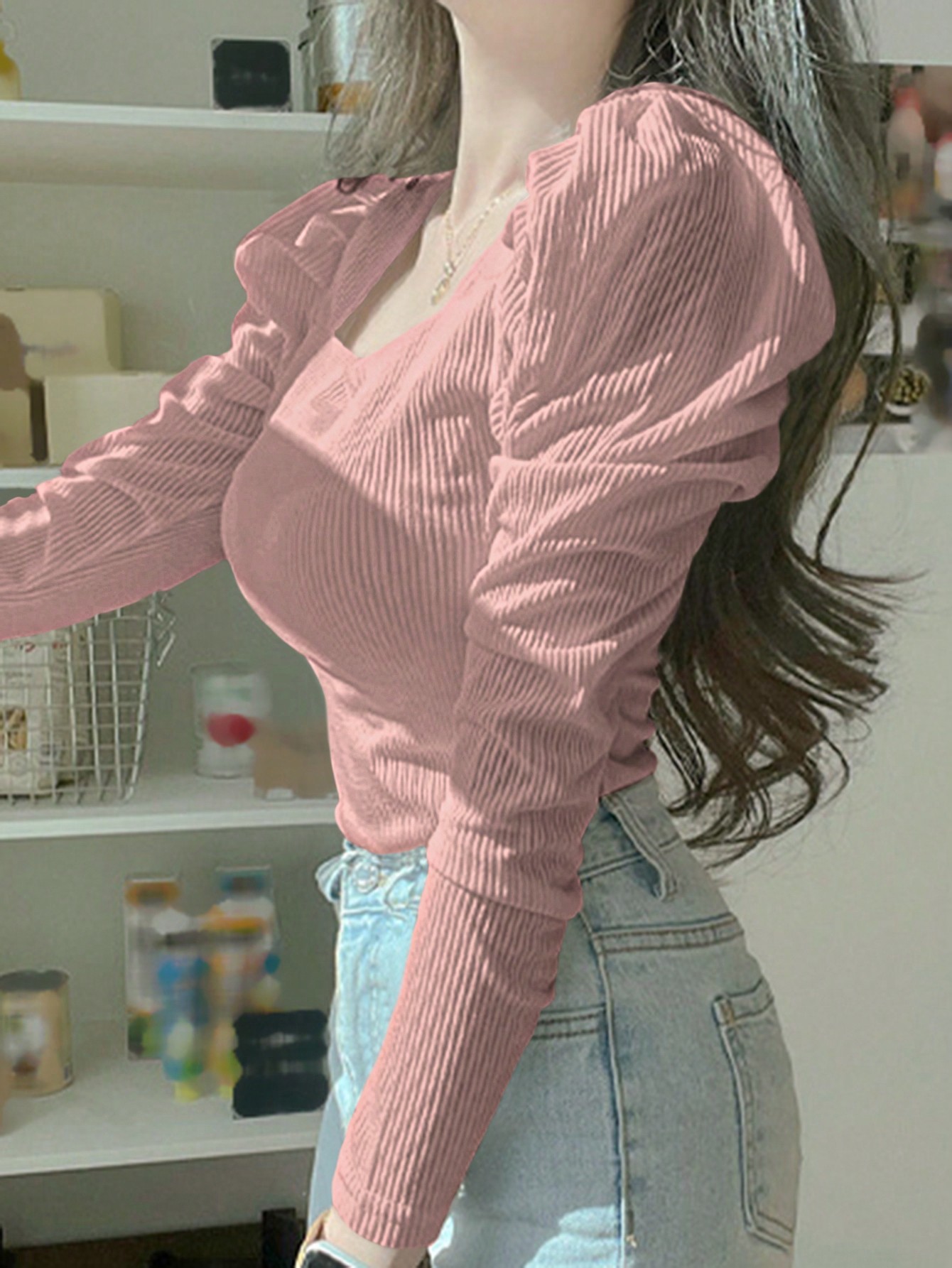 DAZY تي شيرت بياقة مربعة وأكمام ضخمة، مزين بكشكشة،...