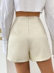SHEIN Essnce 素色PU皮革短褲 - 白色 - 查看 2