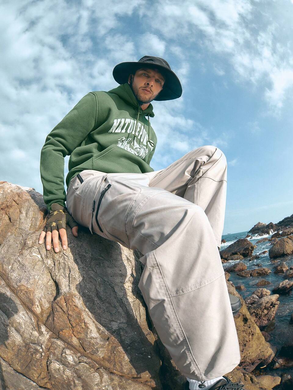 Men Letter Graphic Drawstring Outdoor Hoodie