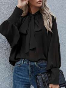 Chiquease 繫帶領蝙蝠袖襯衫
