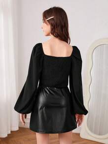 SHEIN 2 Piezas/set Camisa De Manga Larga Con Cuello En Forma De Corazón Para Chicas Adolescentes Y Falda De Piel Sintética Con Doble Cadena Decorada