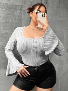 Flirla 大碼大圓領蕾絲邊喇叭袖T恤 - 灰色 - 查看 1