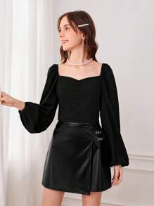 SHEIN 2 Piezas/set Camisa De Manga Larga Con Cuello En Forma De Corazón Para Chicas Adolescentes Y Falda De Piel Sintética Con Doble Cadena Decorada