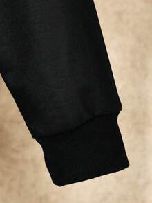 SHEIN Cậu bé Tween Đồ họa ô tô và chữ cái Áo nỉ & Chi tiết chuỗi Quần - màu đen - Xem 5