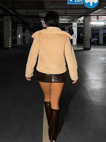 VaVaBold Cổ áo thác nước Mở Mặt trước 	
Fuzzy áo - Màu Khaki - Xem 2