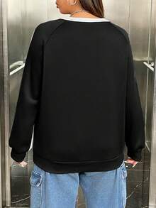 SHEIN EZwear 大碼字母圖案插肩袖運動衫 - 黑與白 - 查看 2