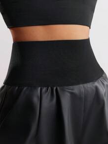 BizChic 女性高腰彈性pu皮短褲 - 黑色 - 查看 9