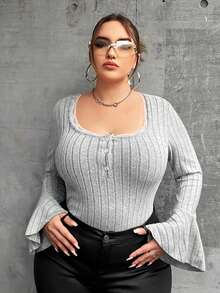 Flirla 大碼大圓領蕾絲邊喇叭袖T恤 - 灰色 - 查看 4