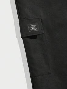 Manfinity VCAY 男士字母圖案翻蓋口袋工裝褲 - 黑色 - 查看 5