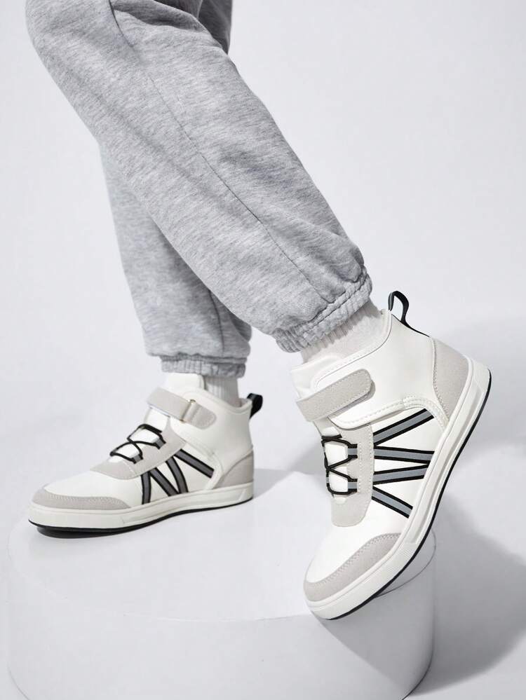 Fashionable & Cool Comfortable Sport Sneakers For Kids With Colorblock Design & Flat Sole