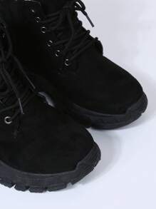 2023 年新款女士皮靴，保暖内衬厚底雪地靴