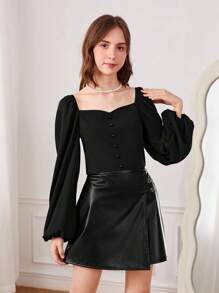 SHEIN 2 Piezas/set Camisa De Manga Larga Con Cuello En Forma De Corazón Para Chicas Adolescentes Y Falda De Piel Sintética Con Doble Cadena Decorada