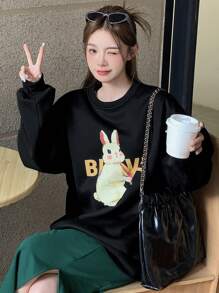 DAZY Hình ảnh con thỏ &  chữ cái Thả vai Áo chui đầu Oversized - màu đen - Xem 5