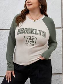 SHEIN Essnce Của phụ nữ Kích thước lớn Lá thư In Màu sắc Chặn Tay Raglan Áo thun - Nhiều màu - Xem 2