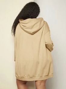 SHEIN CURVE+ 大碼字母貼布袋鼠口袋落肩袖連帽衛衣裙 - 卡其色 - 查看 2