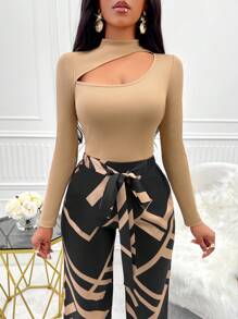 Zolique Cut Out Mock Neck Tee & Geo Print Belted Wide Leg Pants - Coffee Brown - View 3
