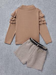 SHEIN 小女童素色半高領上衣帶荷葉邊下擺和格紋附腰帶短褲兩件套套裝 - 彩色 - 查看 2