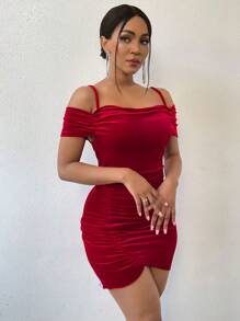 Chiquease 露肩褶皱侧边郁金香下摆紧身连衣裙，适合新年穿着 - 紅色 - 查看 4