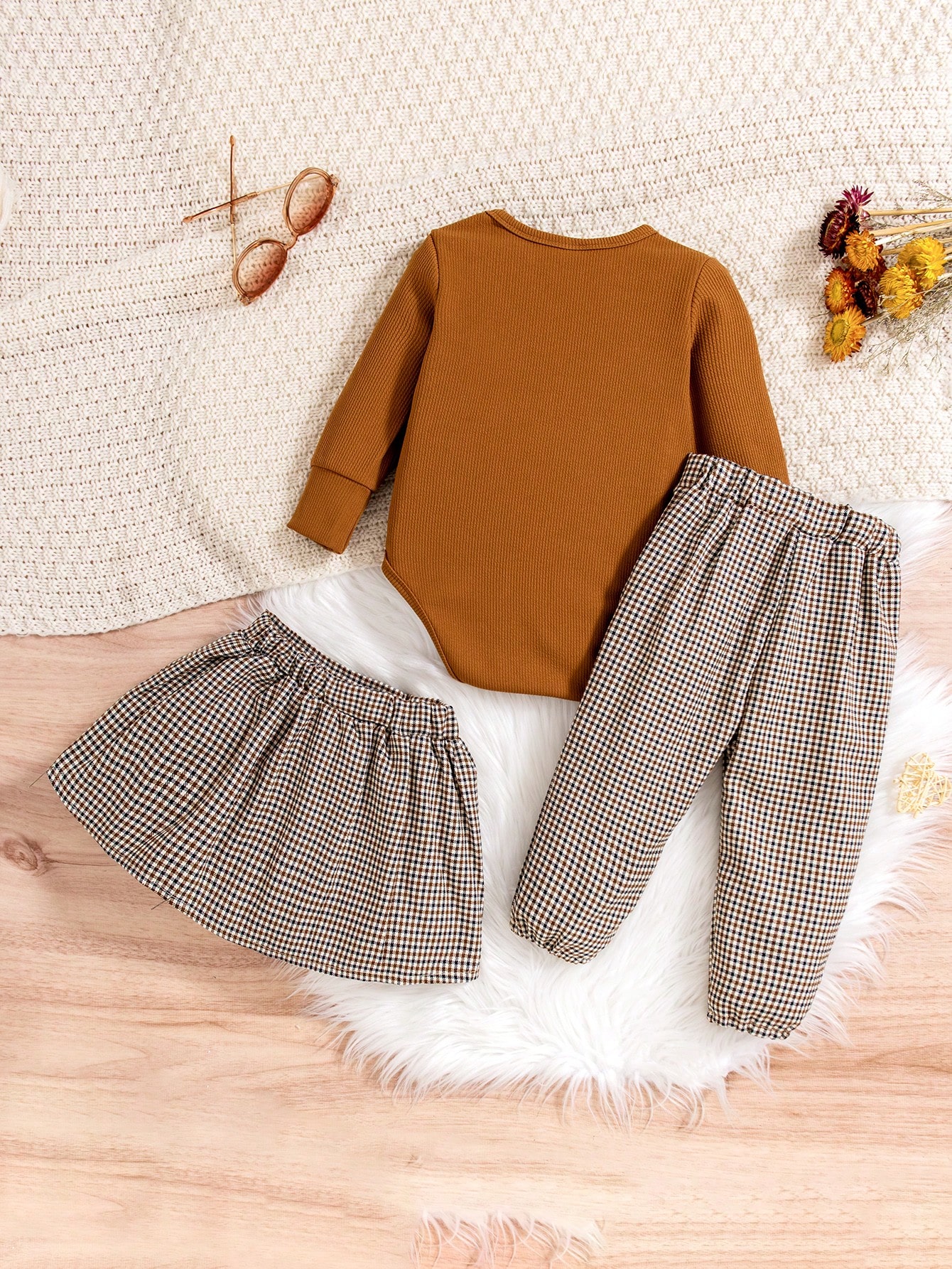 بوديسوت رضيعة كاملة باللون الأحادي و بنطال مطبوع ب...