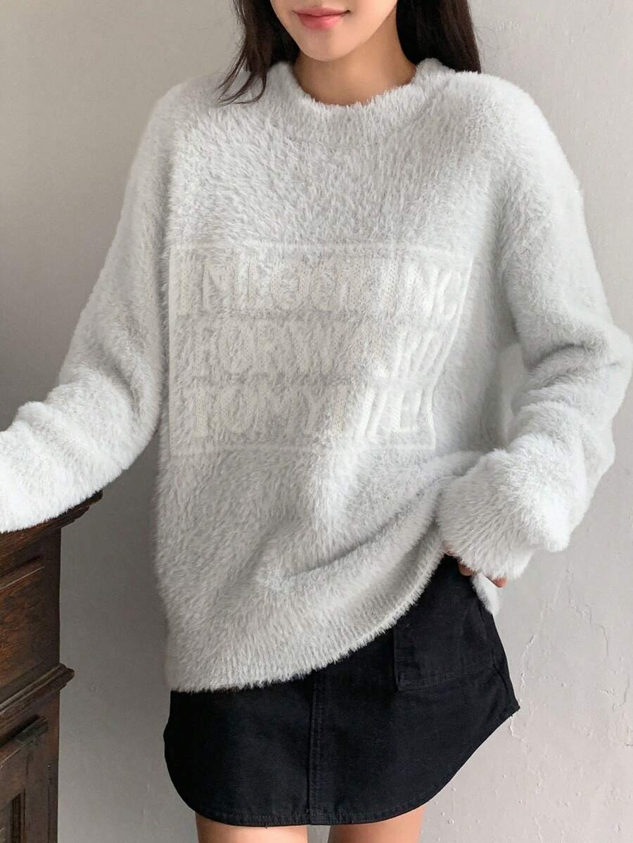 DAZY Đồ họa Chữ cái Thả vai 	
Fuzzy Áo len - Màu Xám nhạt - Xem 1