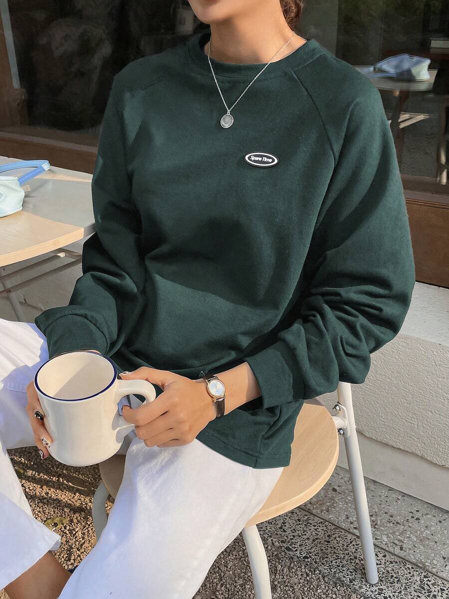 DAZY Letter Patched Raglan Sleeve Tee - Dark Green - View 1