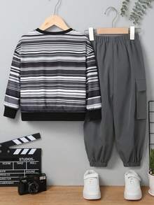 件裝幼兒男孩休閒學院條紋和字母印花運動衫和帶蓋口袋工裝褲，舒適溫暖的冬季服裝，適合家庭、街頭和學校場景