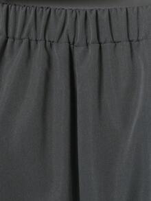 件裝幼兒男孩休閒學院條紋和字母印花運動衫和帶蓋口袋工裝褲，舒適溫暖的冬季服裝，適合家庭、街頭和學校場景