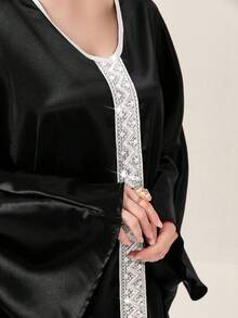 Al Najma 女式色塊多摺裥袖敞篷袍 - 黑色 - 查看 6