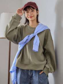 FRIFUL 純色落肩女士運動衫,配有分裂式下擺 - 墨綠色 - 查看 8