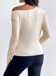 SHEIN Privé 素色不對稱領T恤 - 米色 - 查看 2