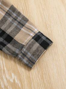 SHEIN Leap Crew Camisa De Cuadros Para Niños Y Niñas Con Estilo Deportivo Y Callejero, Combinado Con Una Camiseta Sin Mangas Y Pantalones Largos Acampanados. - Caqui - Ver 8