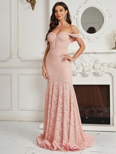 SHEIN Belle 女蕾絲晚禮服,搭配美人魚裙擺、露肩和罩杯細節