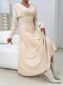 SHEIN Privé 素色V領A字洋裝 - 杏色 - 查看 1