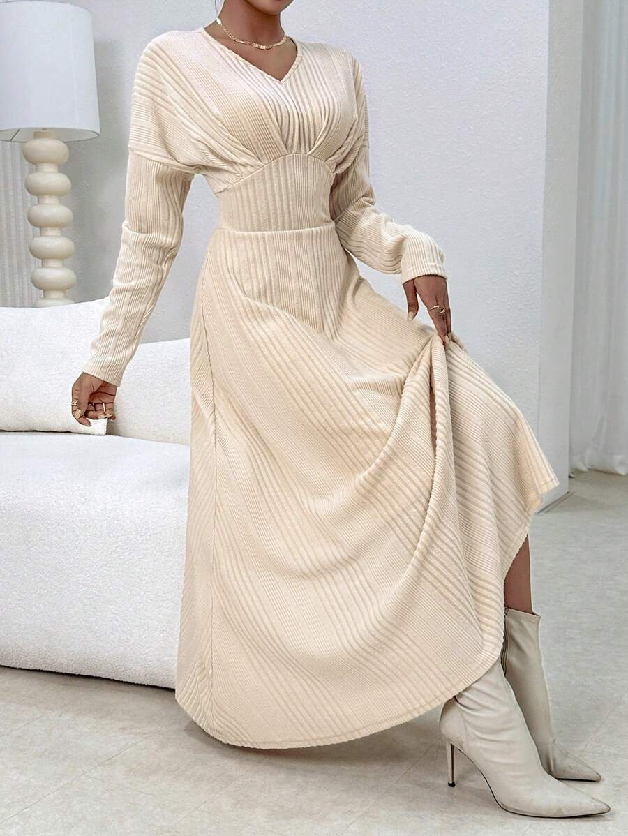 SHEIN Privé 素色V領A字洋裝 - 杏色 - 查看 1