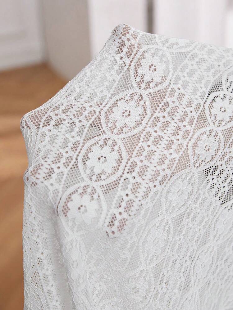 Plus Size Contrast Trim Lace T-Shirt