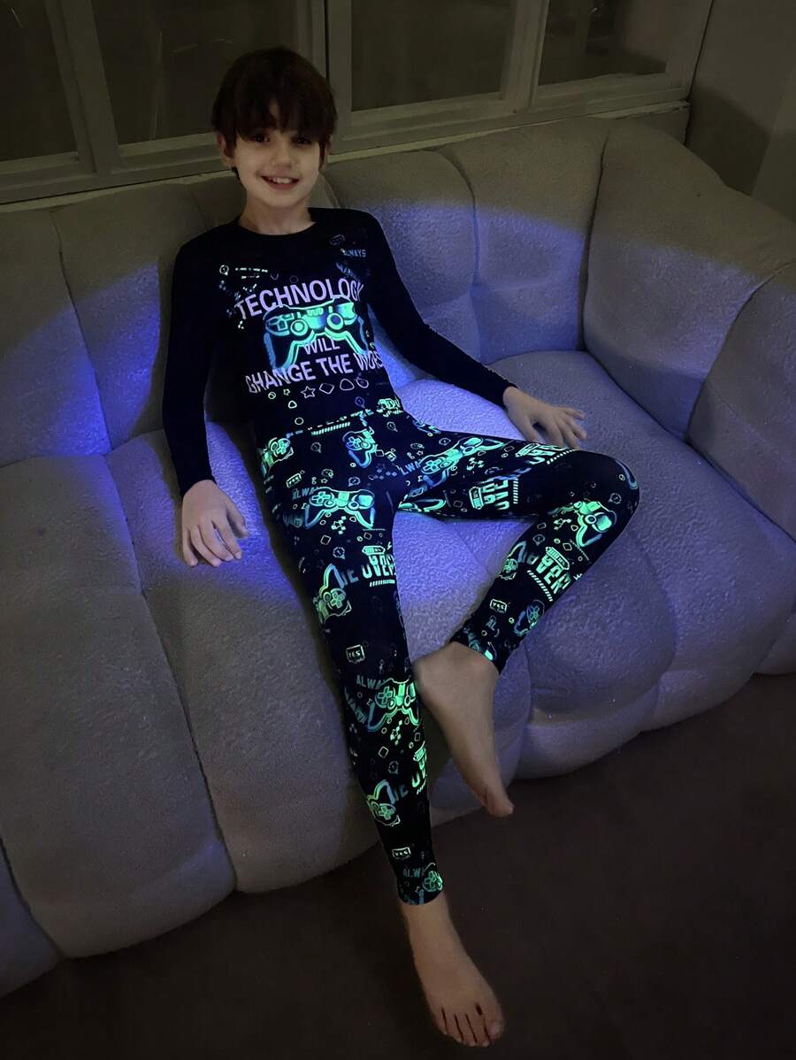SHEIN Leap Crew Tween Boy Reflective Gamepad & Slogan Graphic Tee & Pants Snug Fit PJ Set - Black - View 1