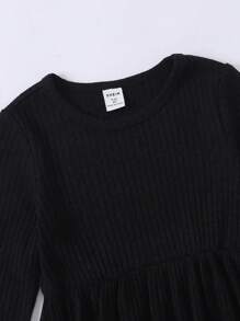 SHEIN Chica Joven 2 piezas Vestido con estampado de corazón con diseño de parche tejido de canalé - Multicolor - Ver 3