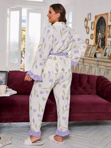 Conjunto de pijama con estampado floral, mangas con volantes, bajo con volantes y cinturón talla grande